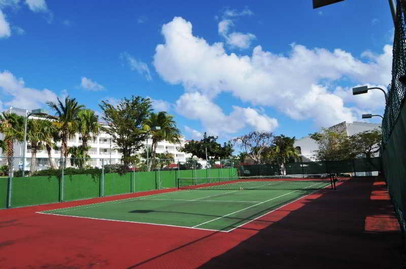 Simpson Bay Resort Marina & Spa Exterior photo